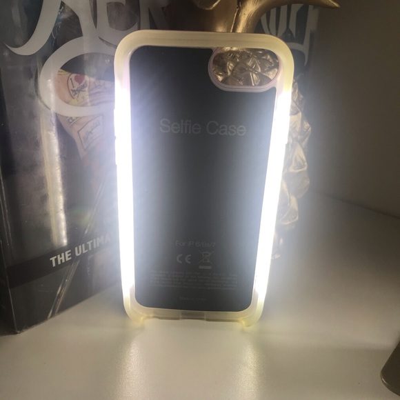 Younique selfie iPhone case - Picture 2 of 6